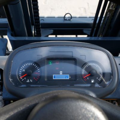 Triple Free Mast Forklift Trucks with Mitsubishi S4s Isuzu Engine and 3.5ton Capacity