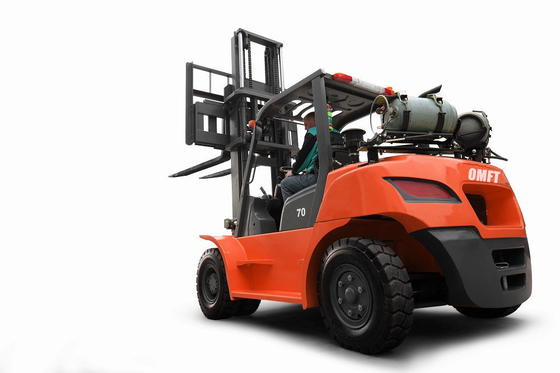 Competitive Omft 5ton LPG/Gas Forklift with Efficiency Fork 1070mm Front Overhang 590mm