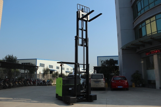 2500kg 4 Direction Electric Reach Truck with Min. Width of Right Angle Stacking 2900mm