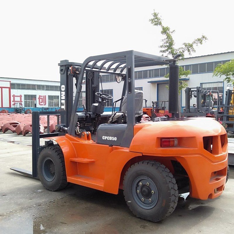 5500mm Min. Width Steel Rubber Forklift Truck with CE Certification and Durable Engine