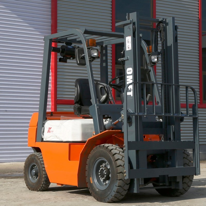 OEM and Spare Parts 2.5 Ton Diesel Forklift Truck with 4.5m Three Stage Full Free Mast