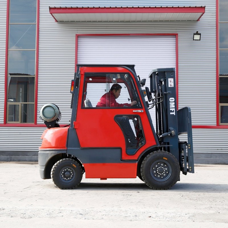 4.5m Lifting Height Three Stage Mast 2.5tons LPG Forklift for Steel and Rubber Material