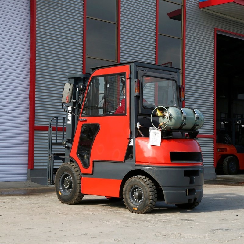 Ce SGS ISO Approved 3ton LPG Forklift with Cabin and Japanese Nissan K21/K25 Engine